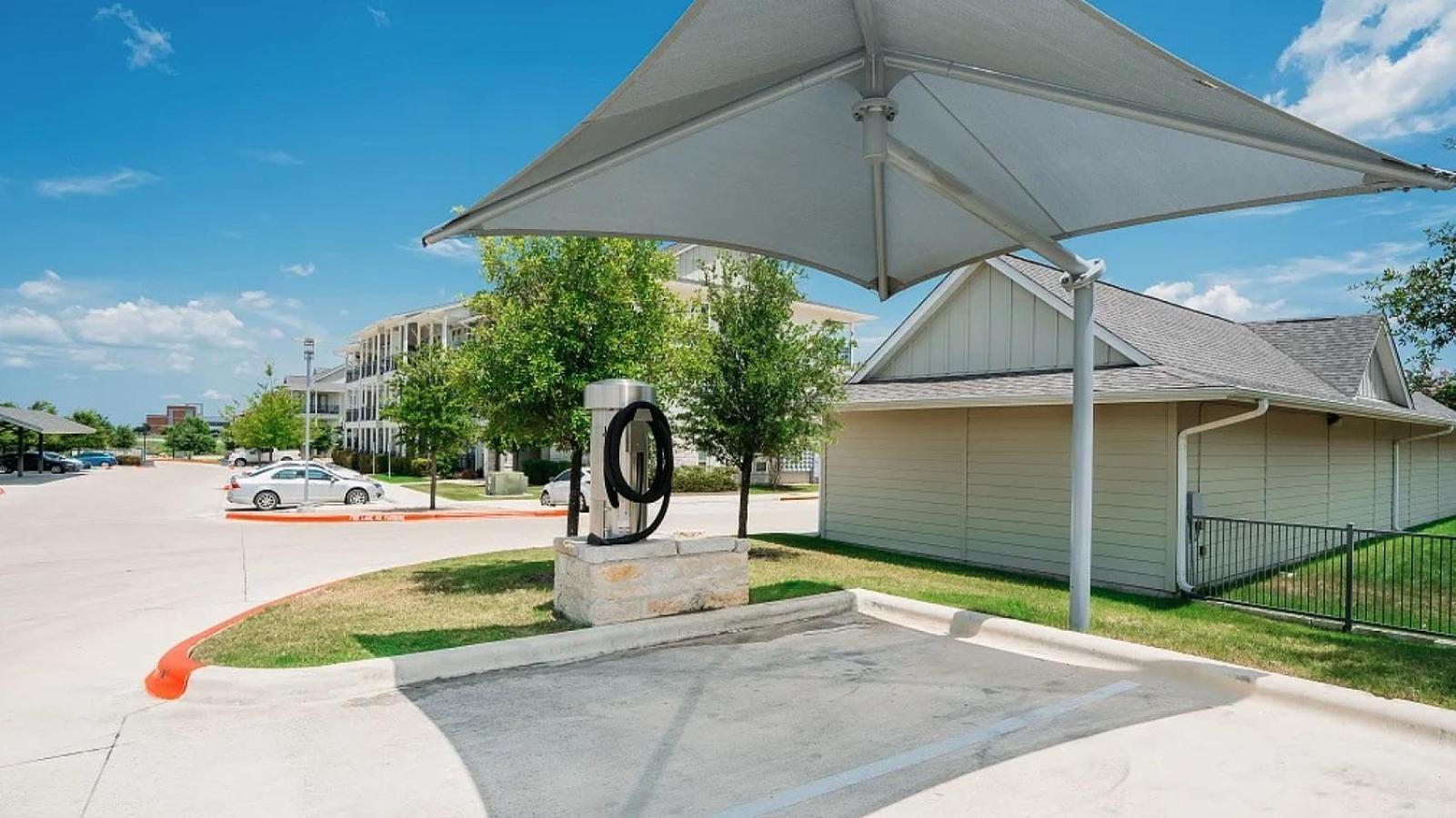 Landing At The Green At Plum Creek - 2 Bedrooms In Kyle Bagian luar foto