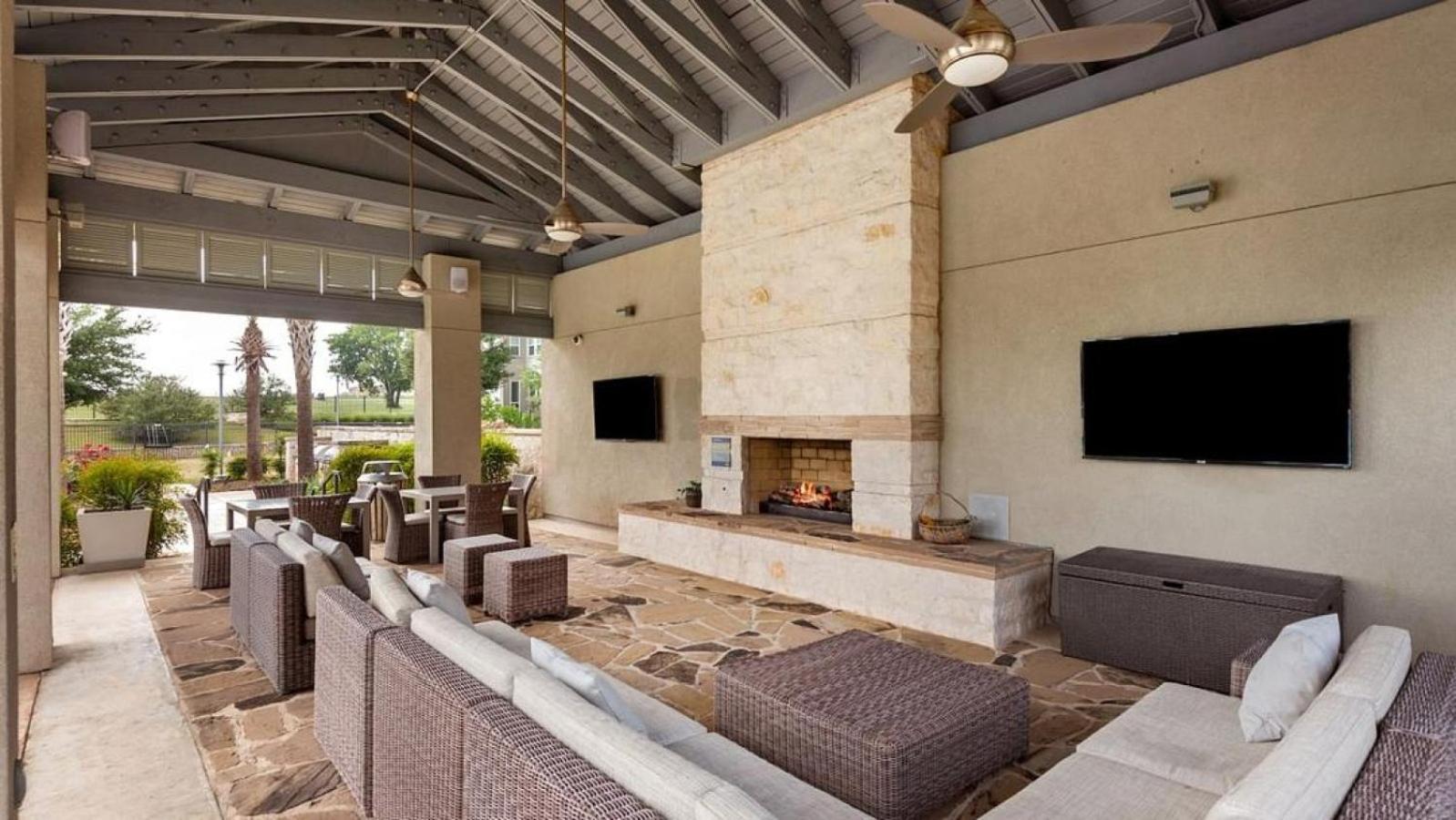 Landing At The Green At Plum Creek - 2 Bedrooms In Kyle Bagian luar foto